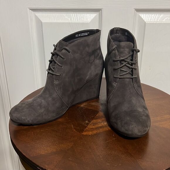 🔥🔥Clarks Artisan Dark Brown Leather Suede Ankle Booties - Wedge Boots - Sz 10M - Picture 7 of 10